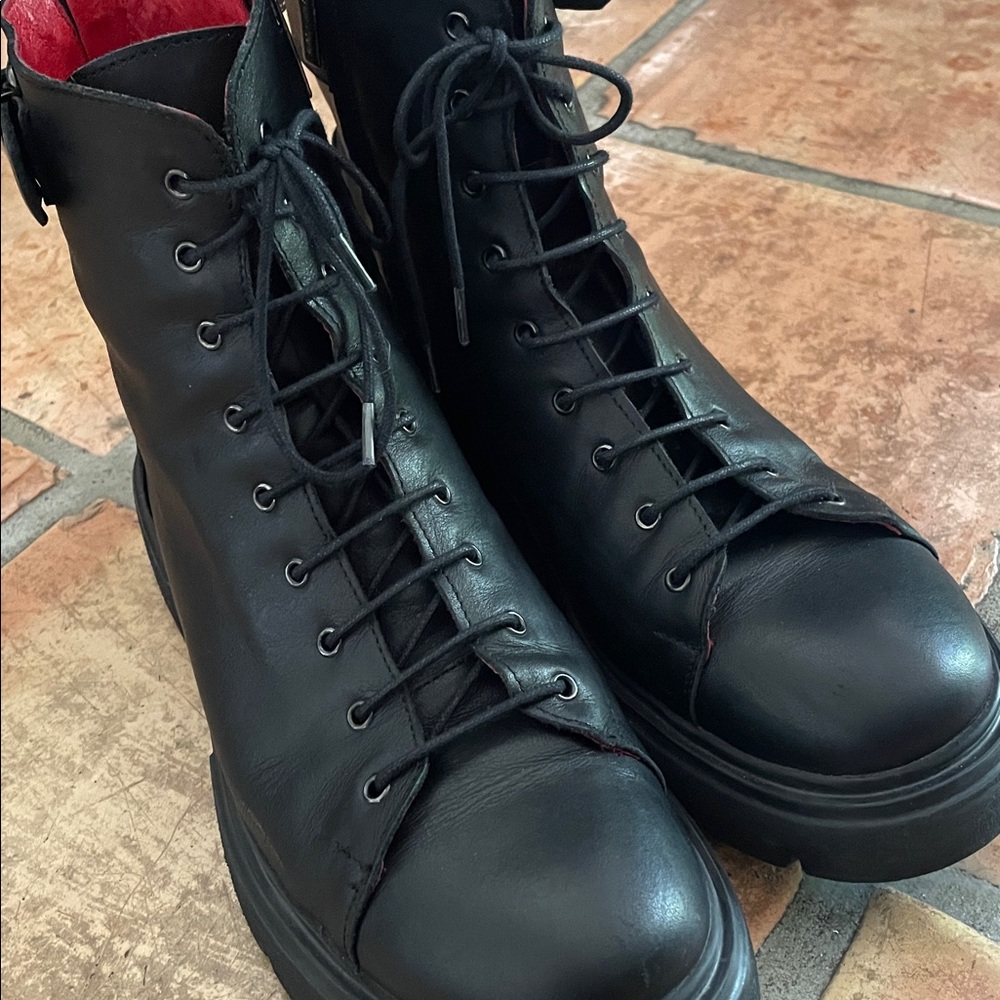 Saint + Sofia Size 42 Black Leather Lace-Up Combat Moto Boots with Red Interior - Picture 8 of 15